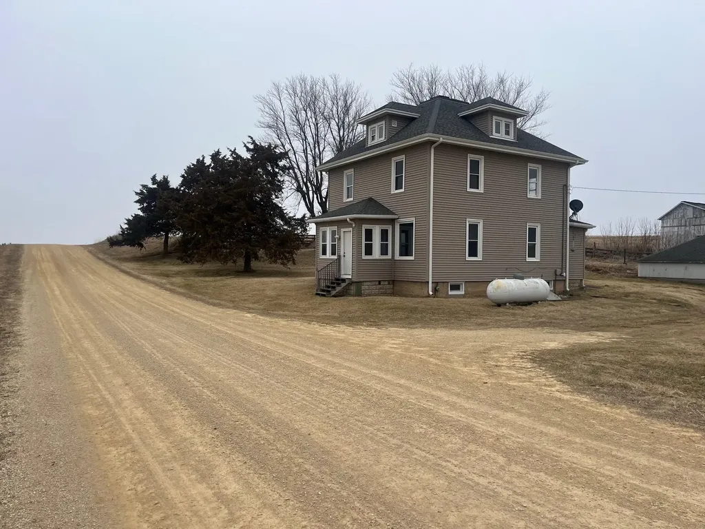 24779 283rd Bellevue IA 52031