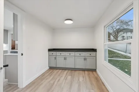 1394 W 3rd Dubuque IA 52001