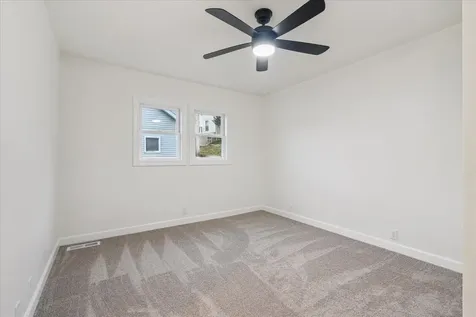1394 W 3rd Dubuque IA 52001