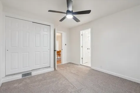 1394 W 3rd Dubuque IA 52001