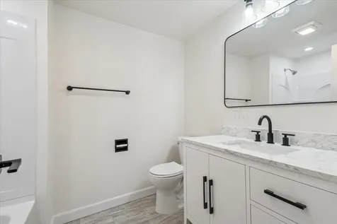 1394 W 3rd Dubuque IA 52001
