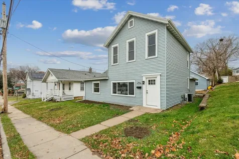 1394 W 3rd Dubuque IA 52001