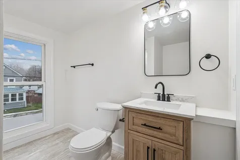 1394 W 3rd Dubuque IA 52001