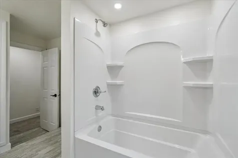 1394 W 3rd Dubuque IA 52001