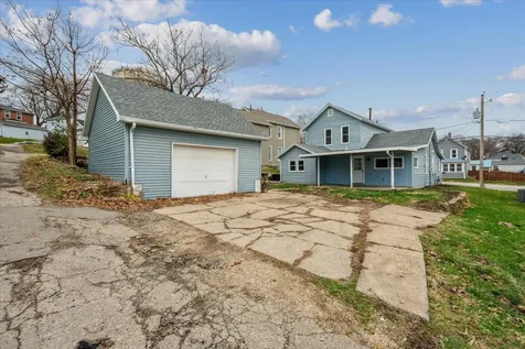 1394 W 3rd Dubuque IA 52001