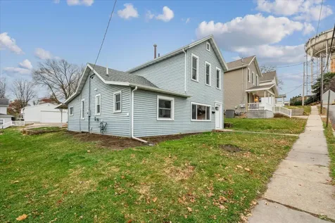 1394 W 3rd Dubuque IA 52001