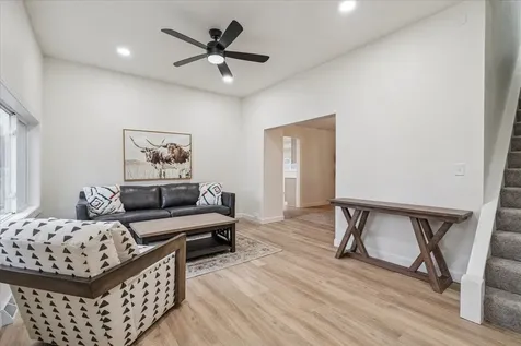 1394 W 3rd Dubuque IA 52001