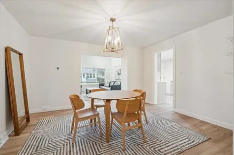 1394 W 3rd Dubuque IA 52001