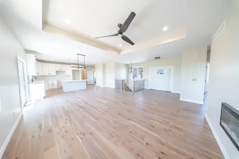 14368 Keegan Dubuque IA 52002