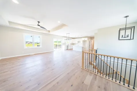 14368 Keegan Dubuque IA 52002