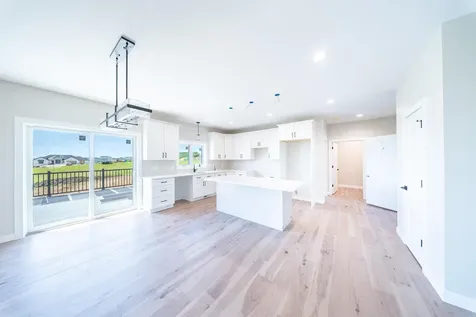 14368 Keegan Dubuque IA 52002