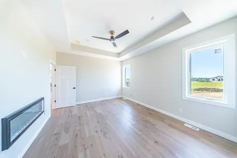 14368 Keegan Dubuque IA 52002