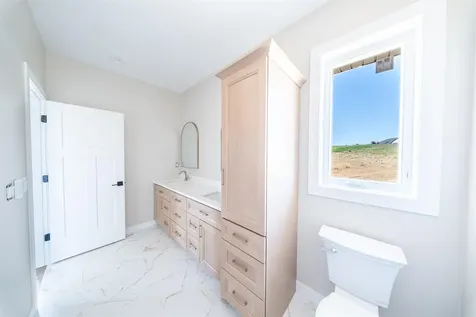 14368 Keegan Dubuque IA 52002