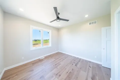 14368 Keegan Dubuque IA 52002