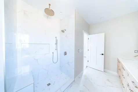 14368 Keegan Dubuque IA 52002