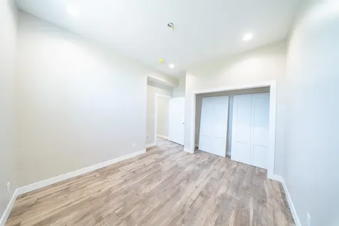 14368 Keegan Dubuque IA 52002