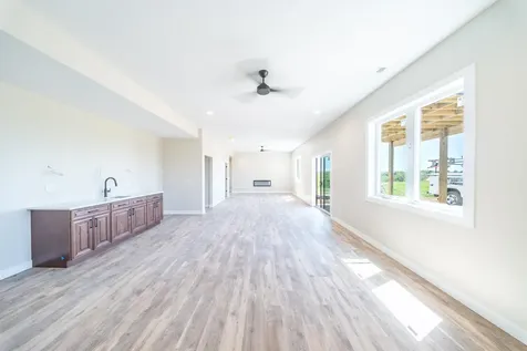 14368 Keegan Dubuque IA 52002