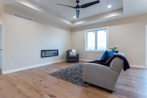 14368 Keegan Dubuque IA 52002