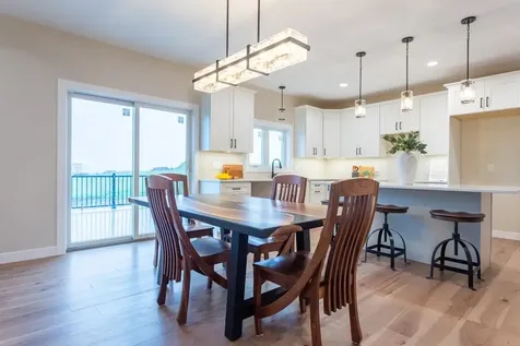 14368 Keegan Dubuque IA 52002