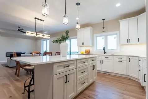 14368 Keegan Dubuque IA 52002