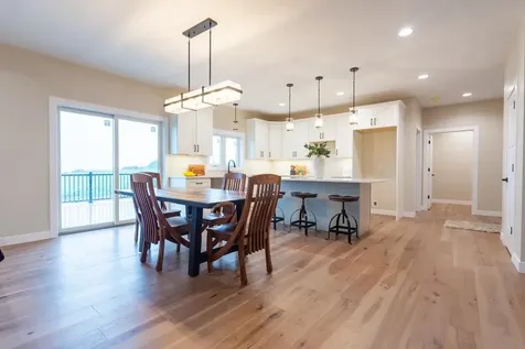 14368 Keegan Dubuque IA 52002