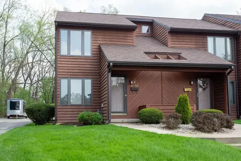 2742 Pleasant View Dubuque IA 52001