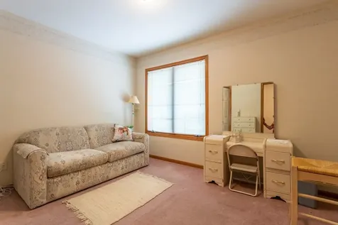2742 Pleasant View Dubuque IA 52001