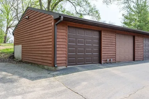2742 Pleasant View Dubuque IA 52001