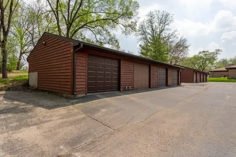 2742 Pleasant View Dubuque IA 52001