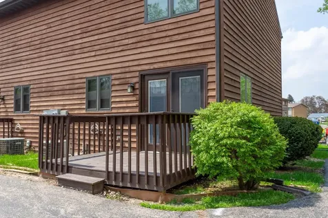 2742 Pleasant View Dubuque IA 52001