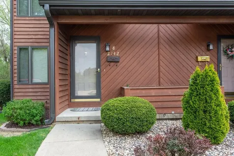 2742 Pleasant View Dubuque IA 52001