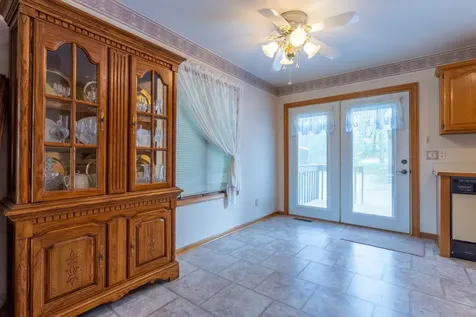2742 Pleasant View Dubuque IA 52001