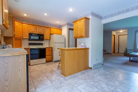 2742 Pleasant View Dubuque IA 52001