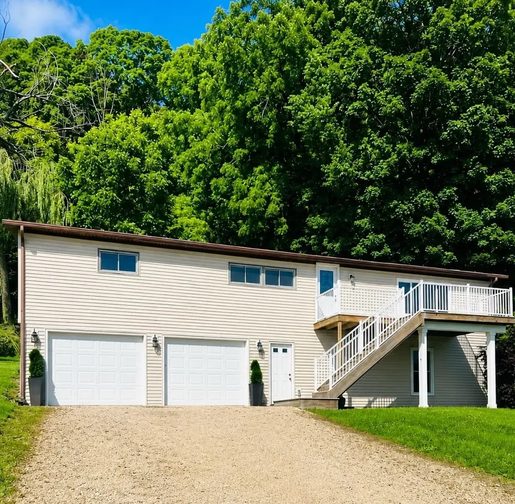 903 Stone Bellevue IA 52031