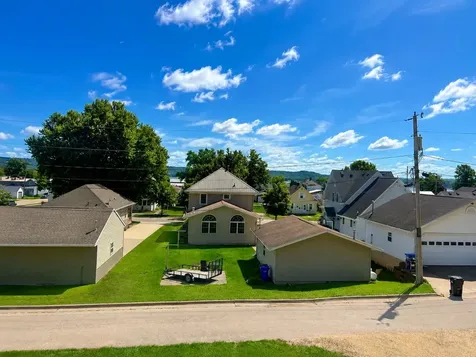 903 Stone Bellevue IA 52031