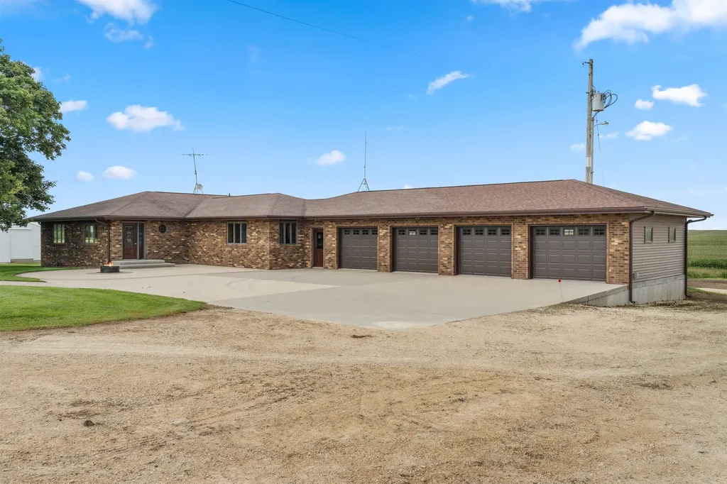 1693 265th Earlville IA 52041