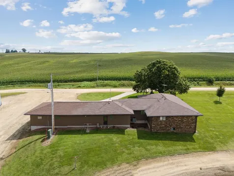1693 265th Earlville IA 52041