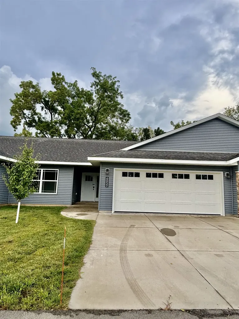 605 3rd Delhi IA 52223