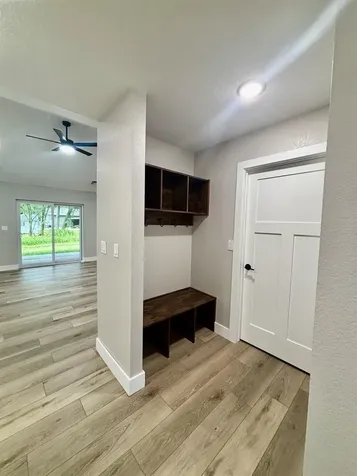 605 3rd Delhi IA 52223