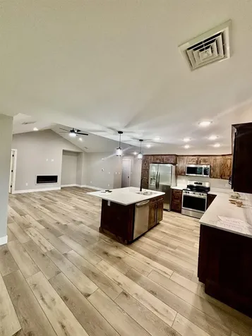 605 3rd Delhi IA 52223