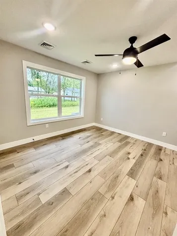 605 3rd Delhi IA 52223