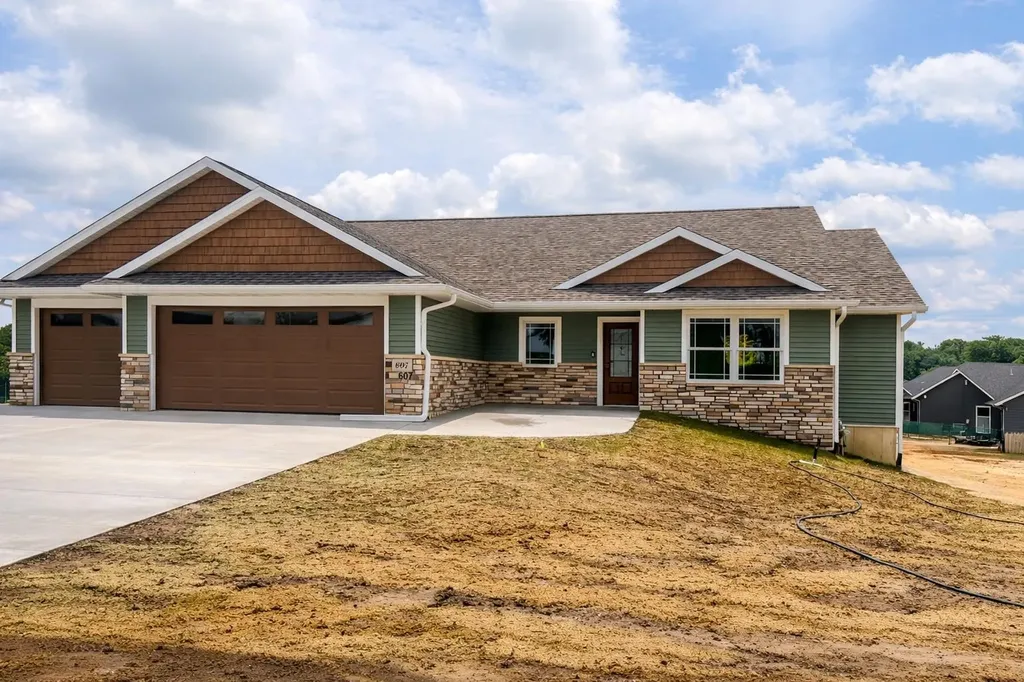 607 Charles Delhi IA 52223