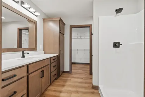 607 Charles Delhi IA 52223