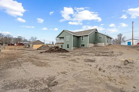 607 Charles Delhi IA 52223