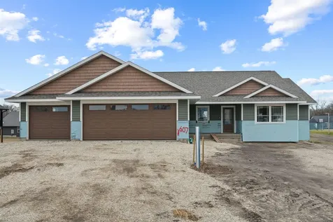607 Charles Delhi IA 52223