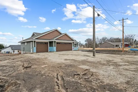607 Charles Delhi IA 52223