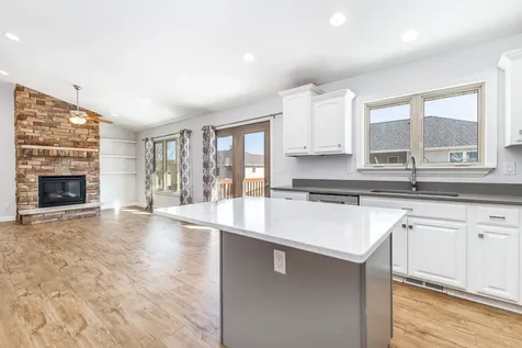 2266 Antler Ridge Dubuque IA 52002-0000
