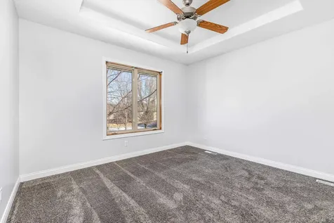 2266 Antler Ridge Dubuque IA 52002-0000