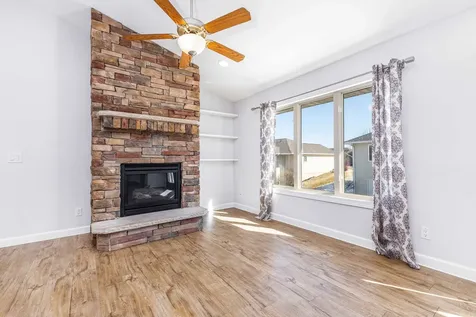 2266 Antler Ridge Dubuque IA 52002-0000