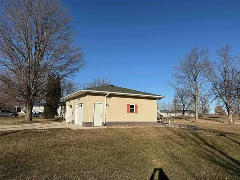 401 Anderson Manchester IA 52057